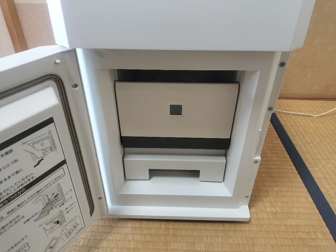 エムケー精工 保冷米びつ 冷えっ庫 RCR-611W（米収納量11kg）