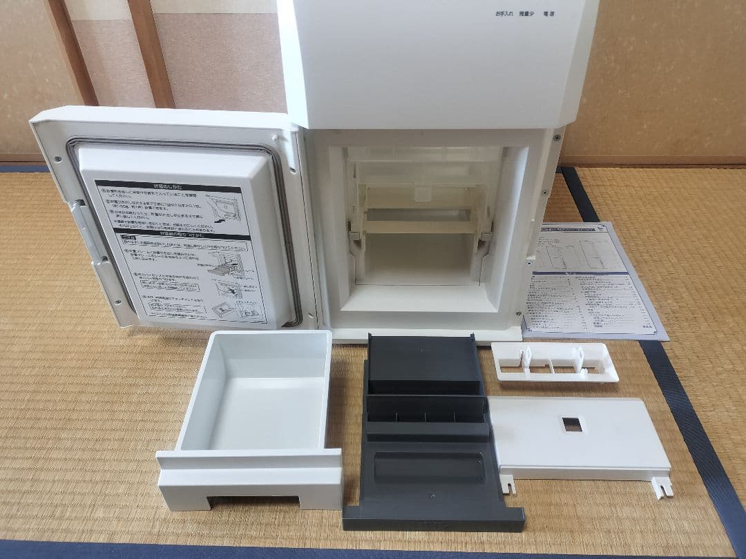 エムケー精工 保冷米びつ 冷えっ庫 RCR-611W（米収納量11kg）