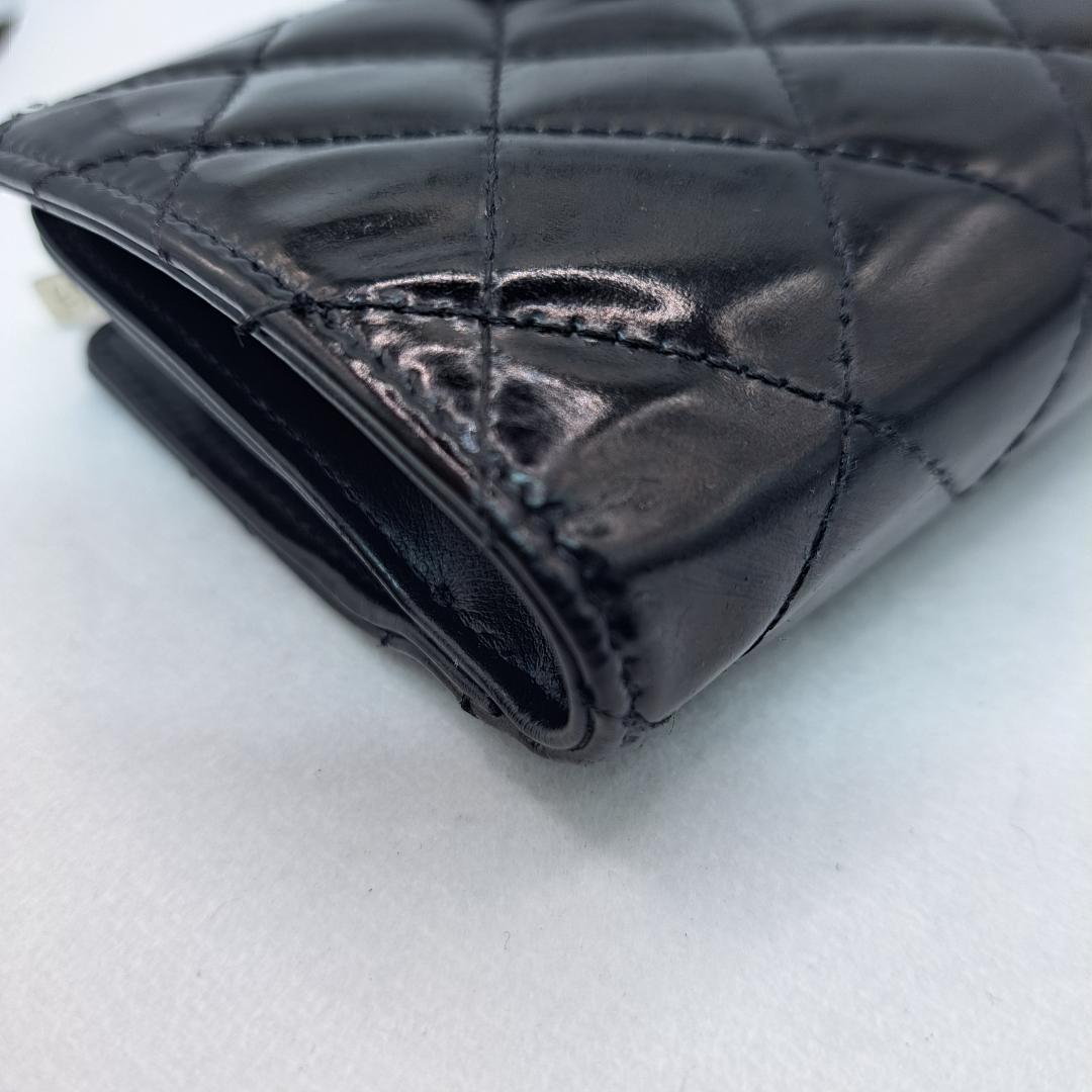 CHANEL　マトラッセ　ブラック 　エナメル　二つ折り財布　財布