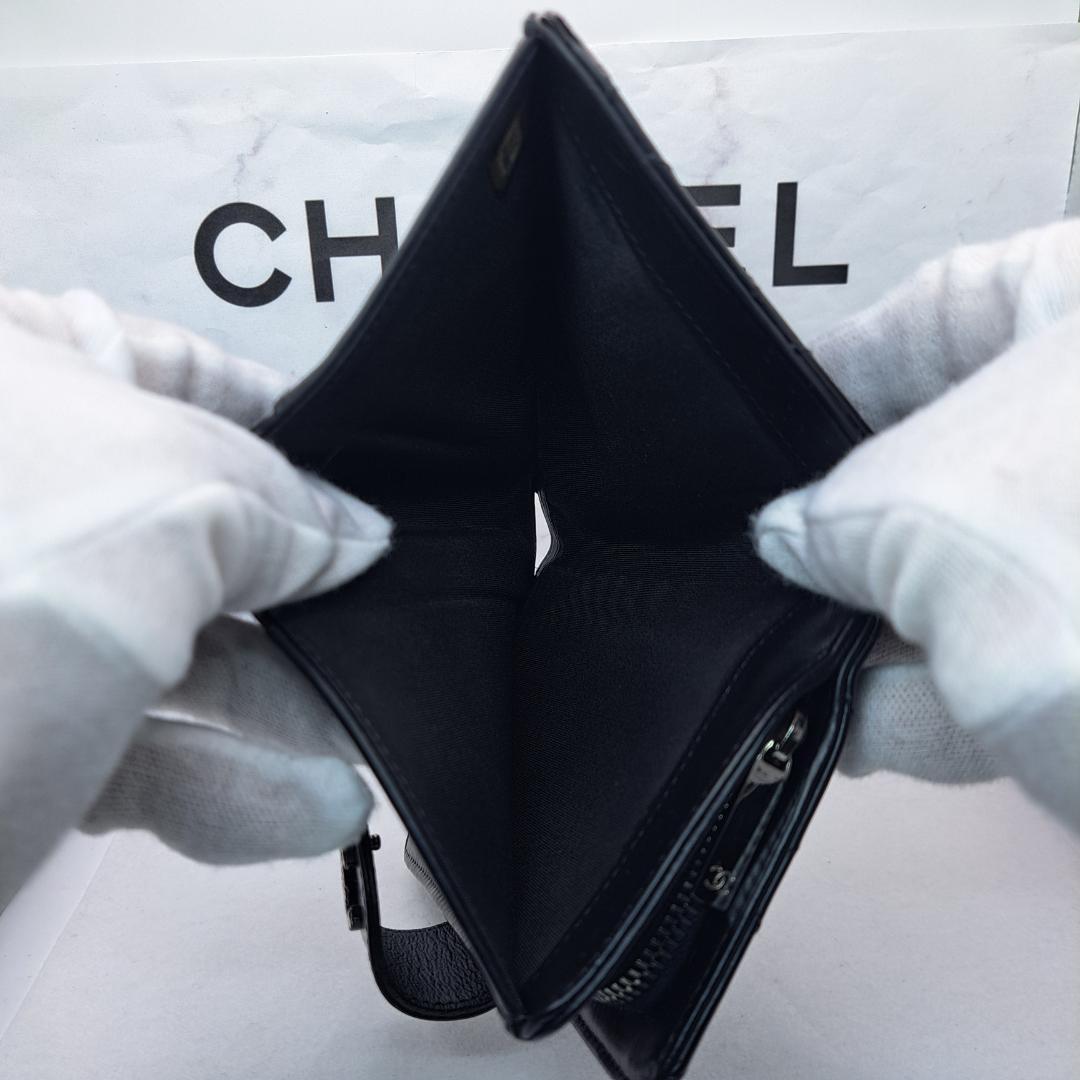 CHANEL　マトラッセ　ブラック 　エナメル　二つ折り財布　財布