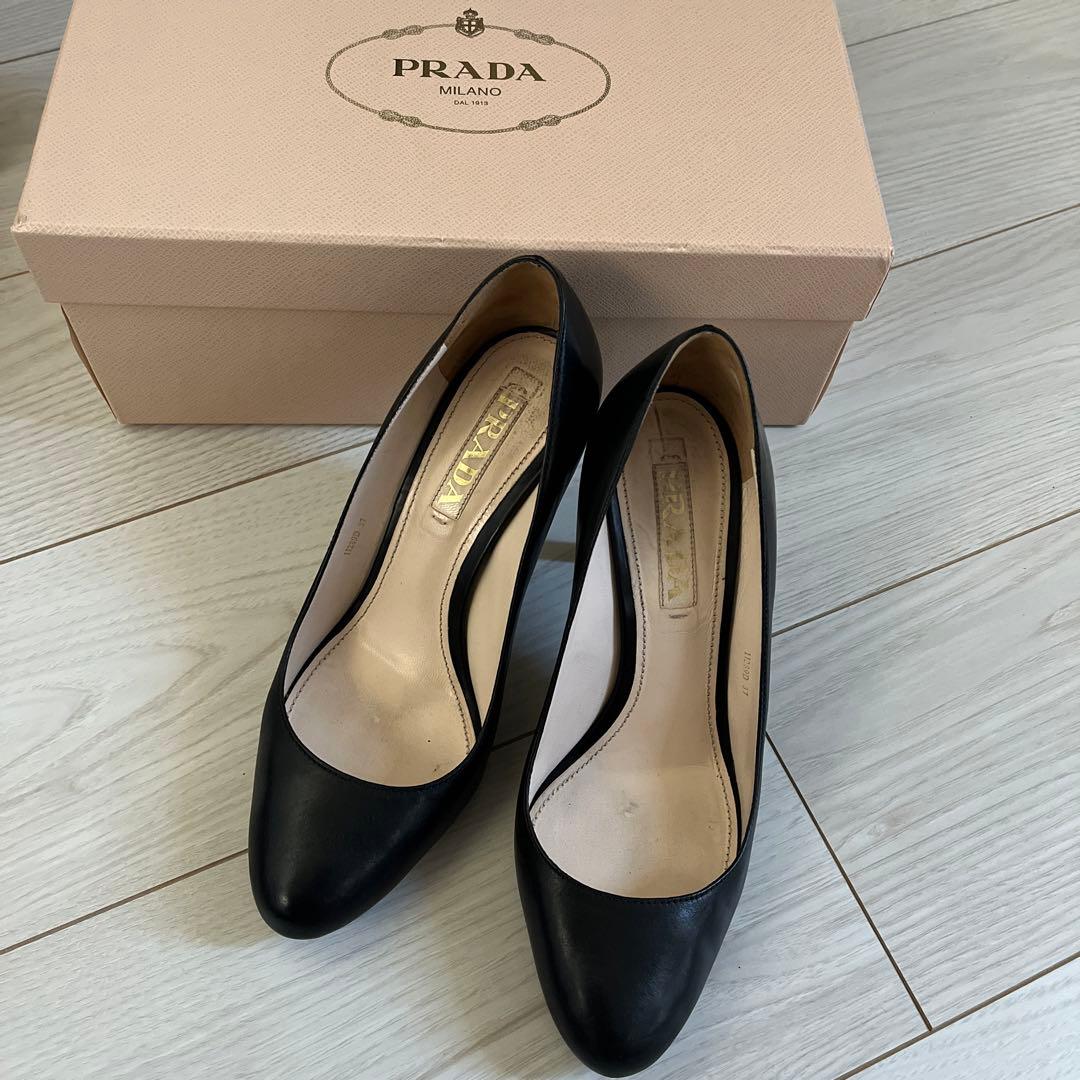 プラダ　黒　パンプス