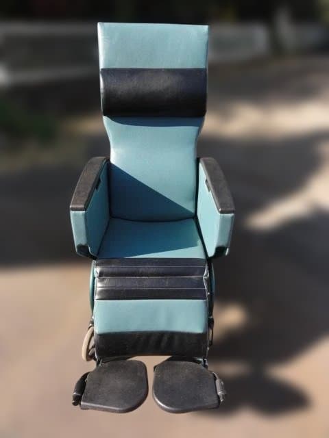 【じゃり】　「松永製作所」フルリクライニング＆ティルト車椅子