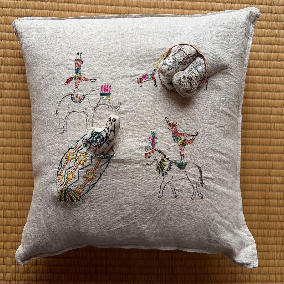 coral&tusk動物刺繍のリネンクッション