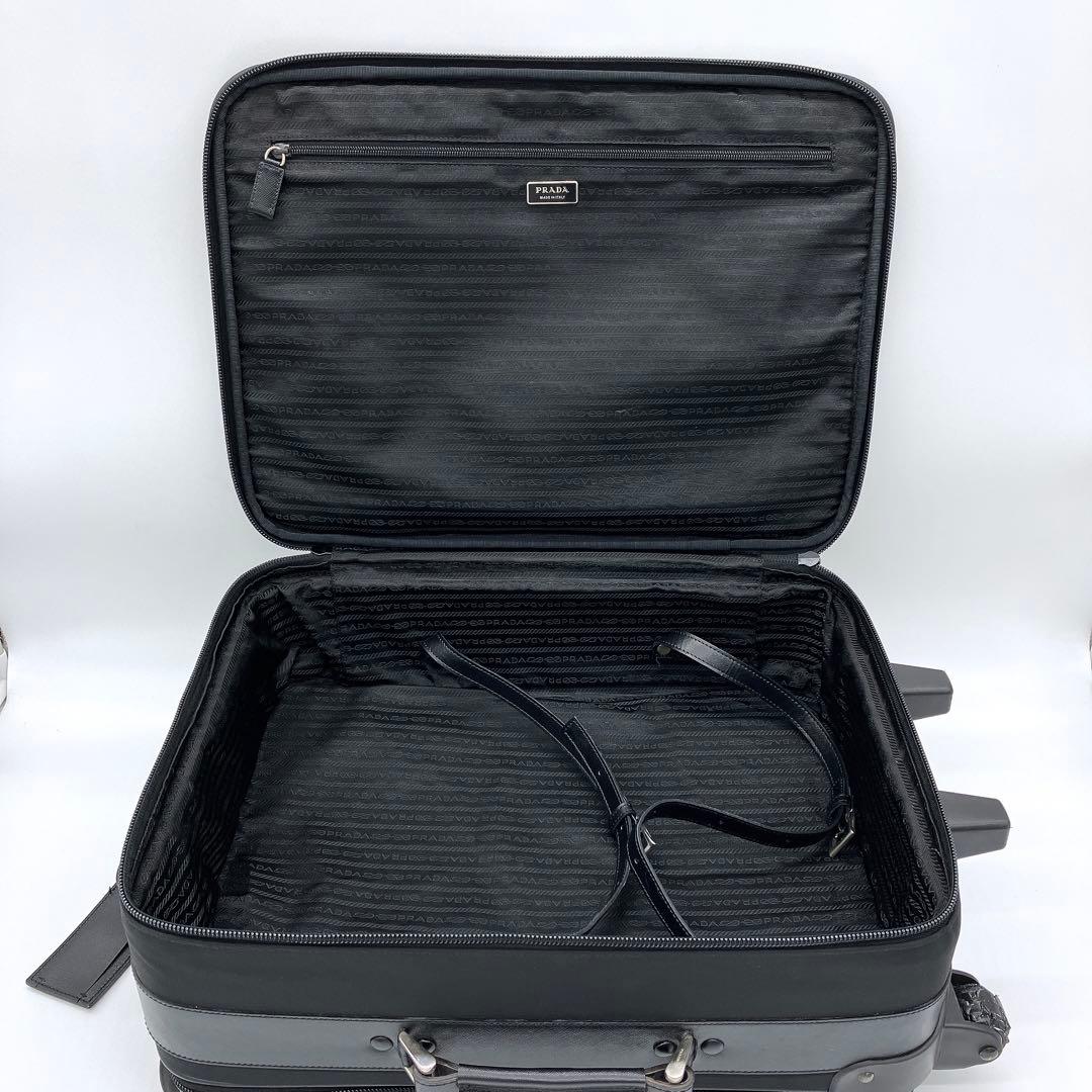 【PRADA】キャリーケース　スーツケース　三角ロゴプレート　ナイロン　黒色