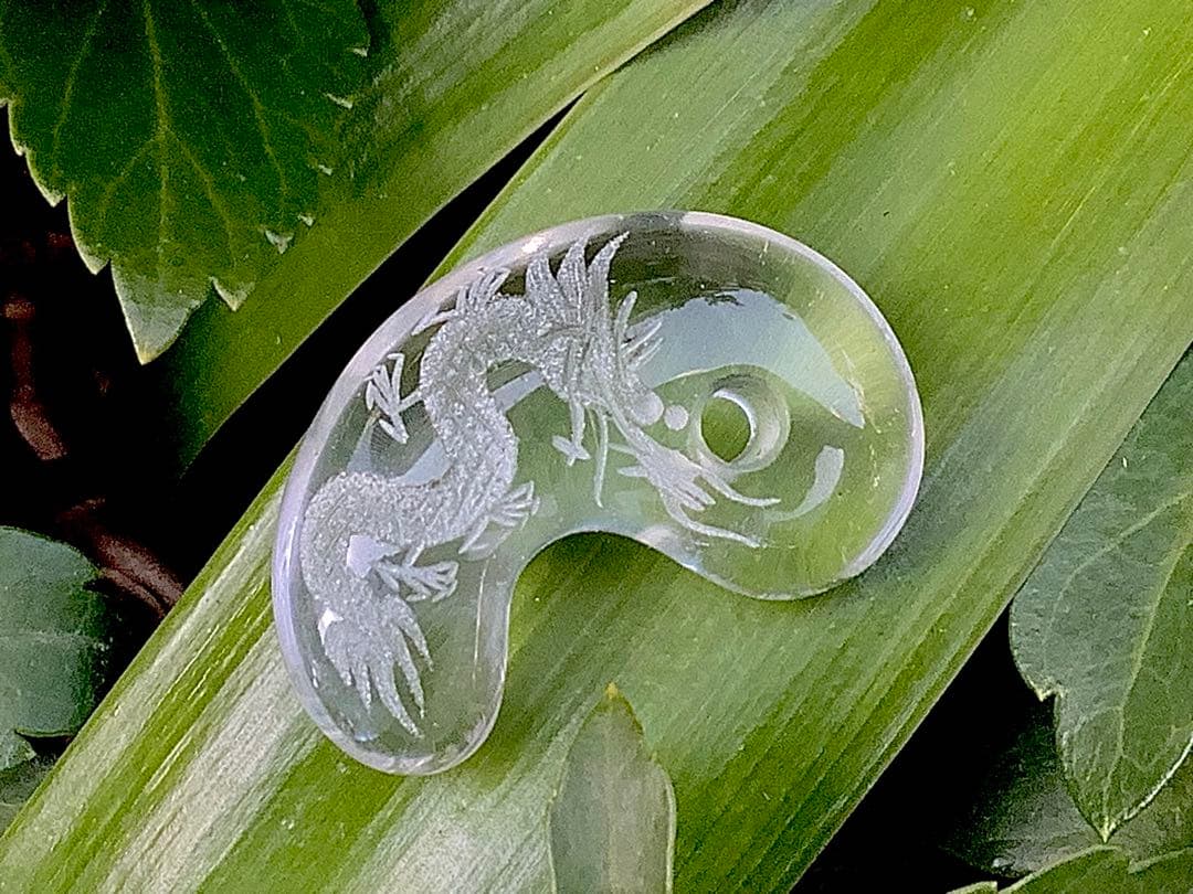 ✳　【 彫り師*秀峯作雲龍彫り ]乙女水晶勾玉　限定数量*極上縁起勾玉 本物保証