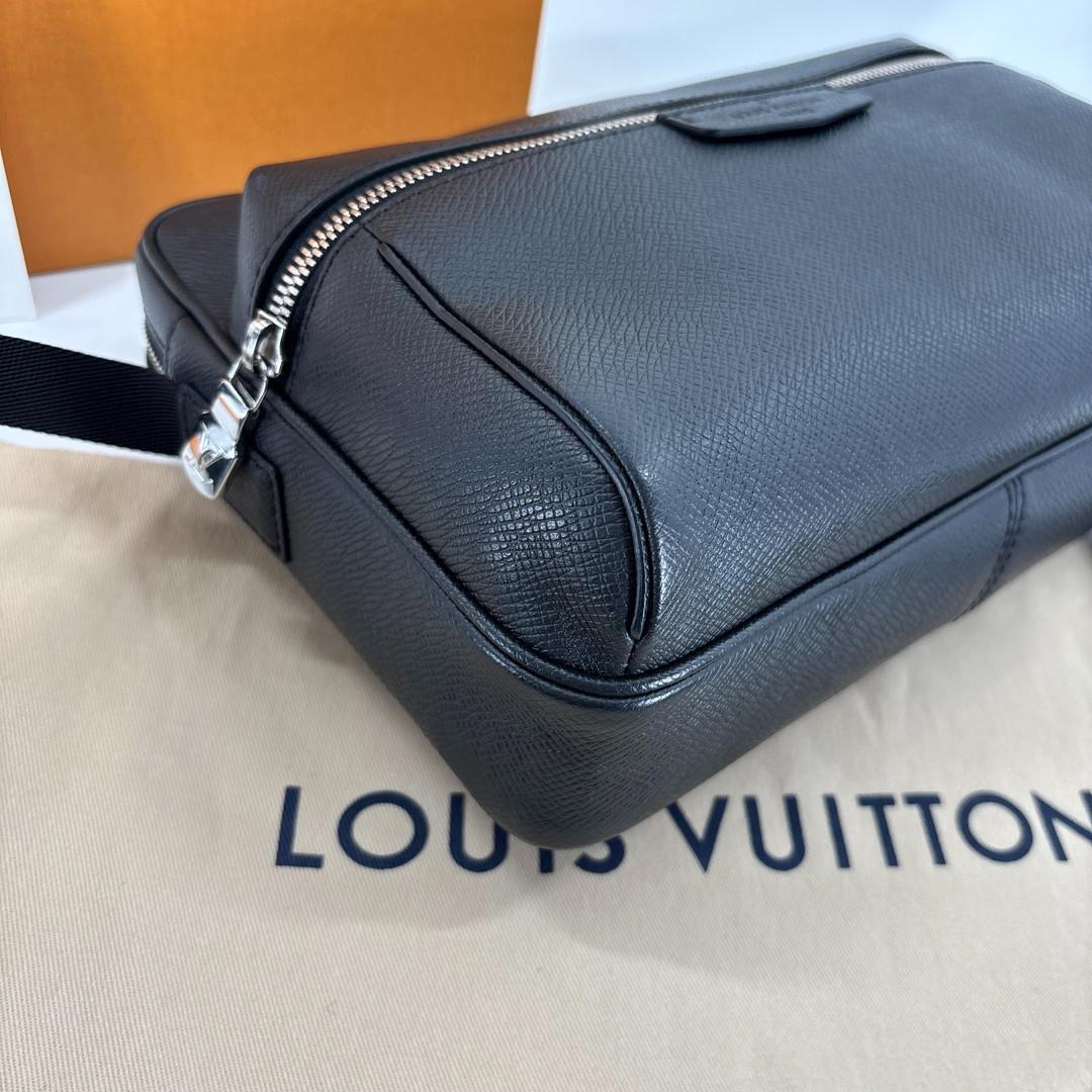 新品未使用 ルイヴィトン タイガ アウトドア メッセンジャー ショルダーバッグ