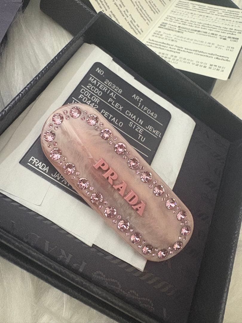 は*な様 PRADA ピンク ストーン バレッタ