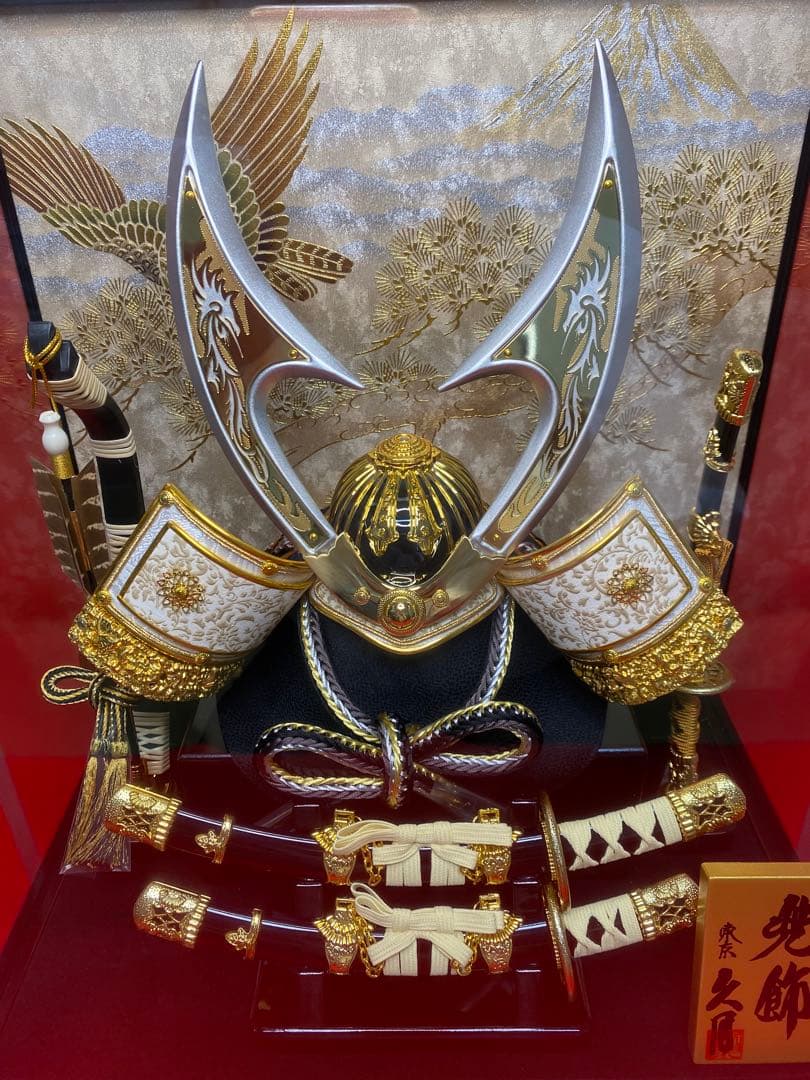 東京久月　五月人形　家紋付き兜飾り　ガラスケース入　１２号