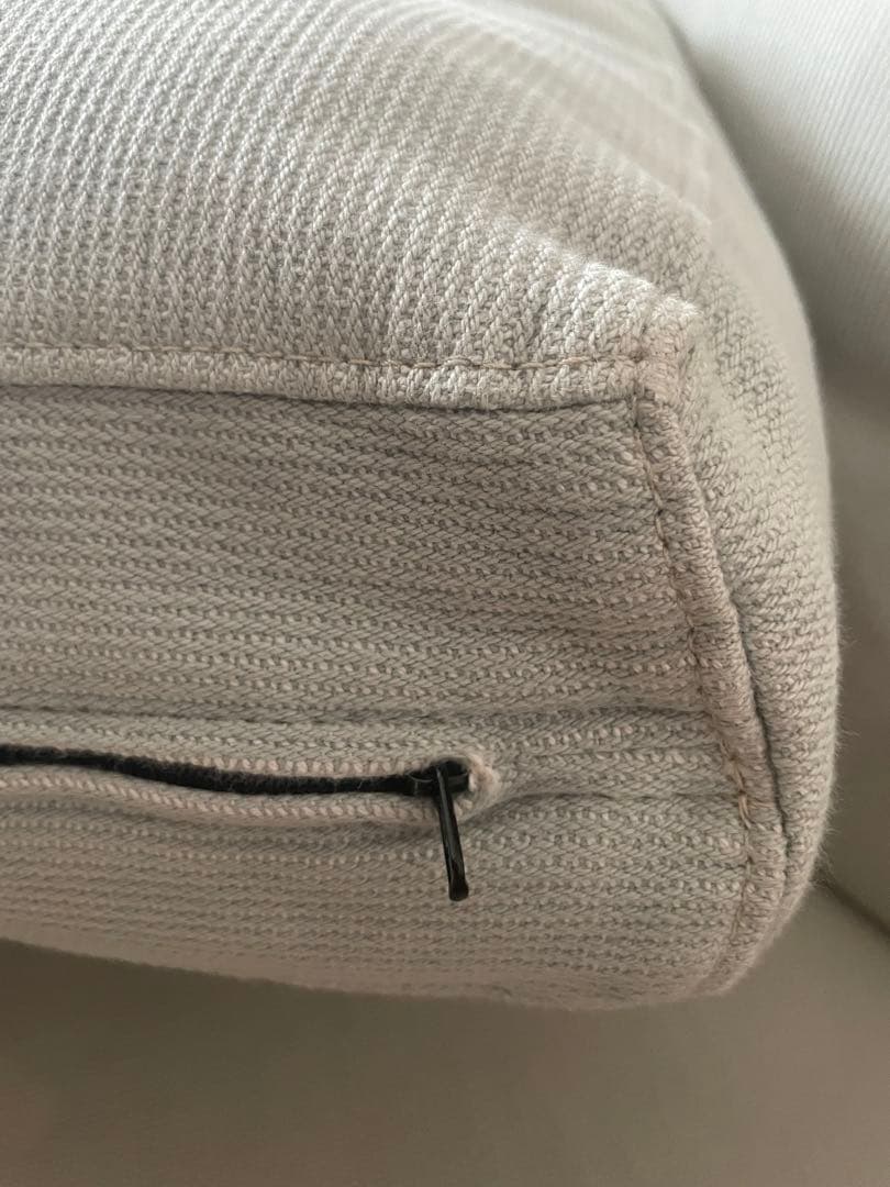 ウニコ　ライトグレー ソファ