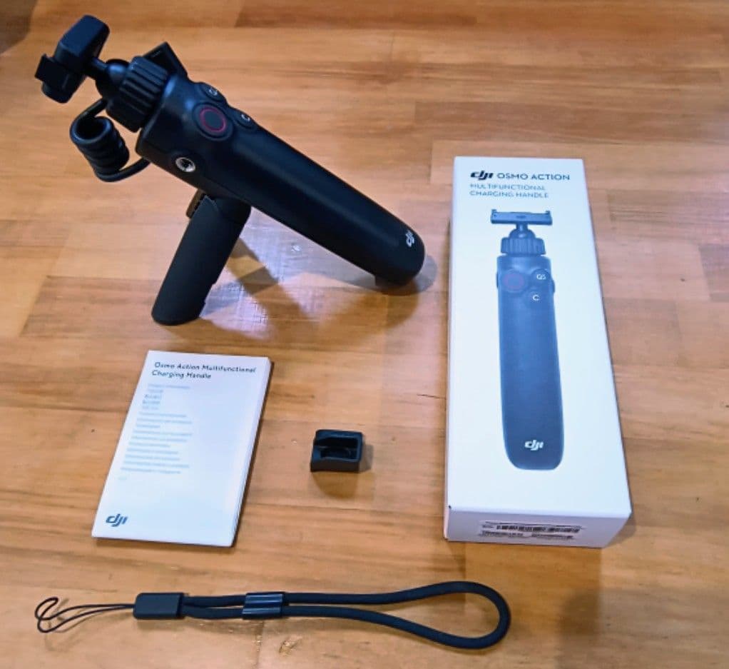 dji Osmo Action 多機能充電ハンドルとその他ツール