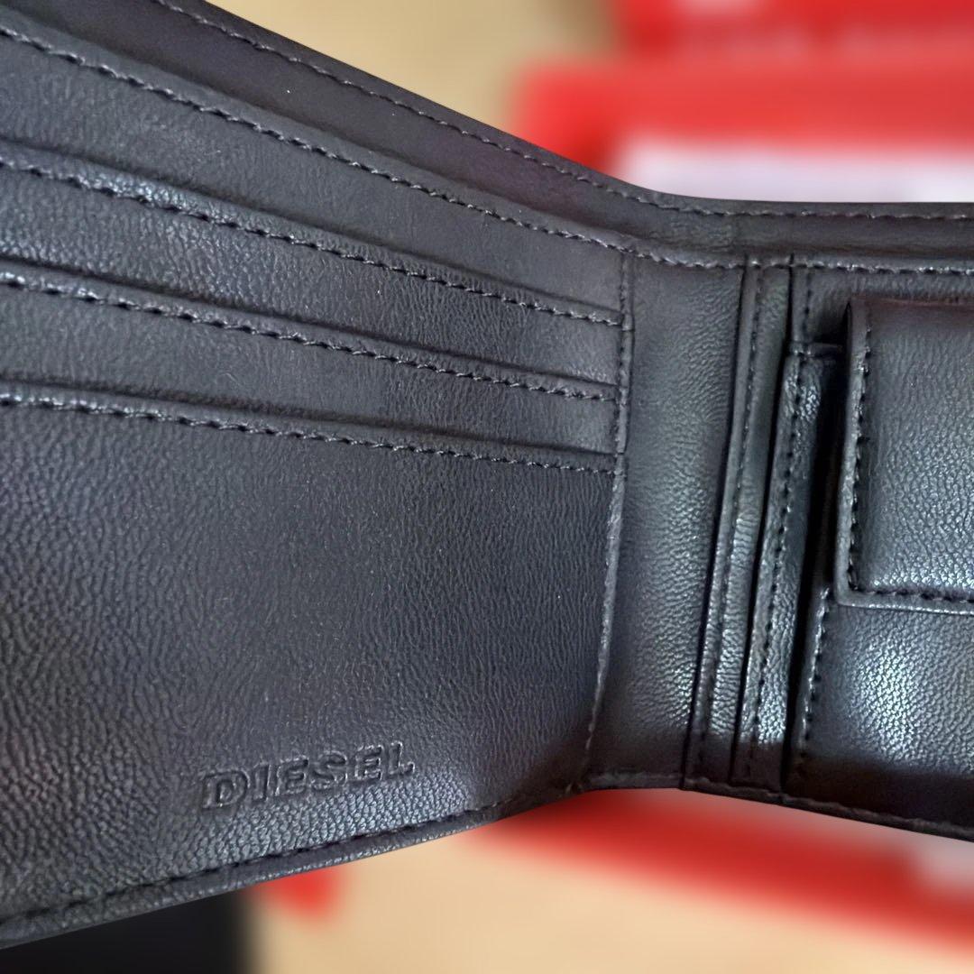 新品 DIESEL ブラック 二つ折り財布 箱付き