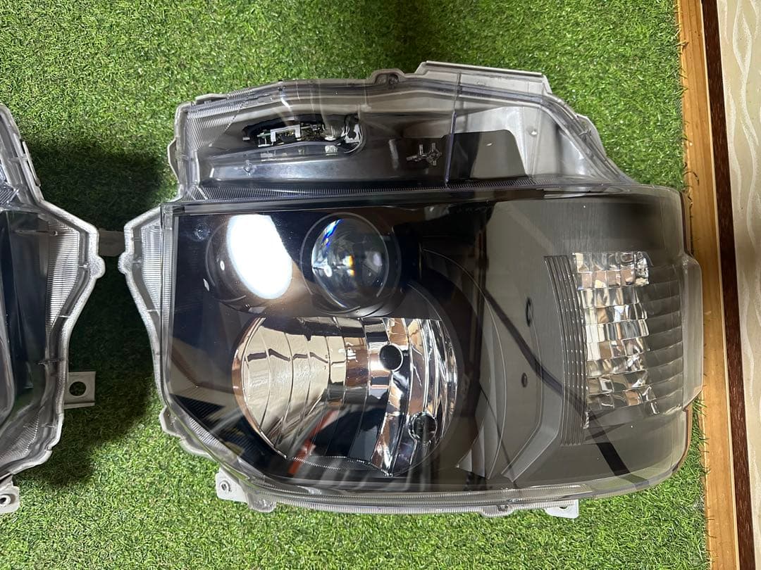 ハイエースバレンティヘッドライト