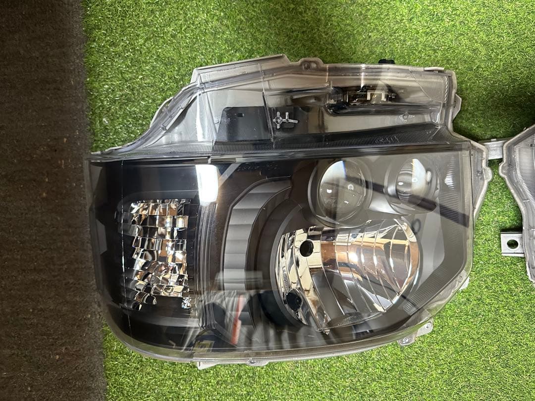 ハイエースバレンティヘッドライト