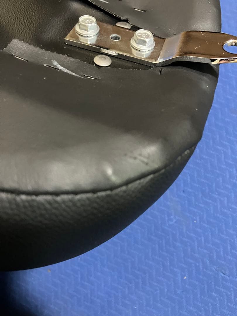 ハーレー　M8 ソフテイル　純正　シート　サンダウナー　ベルト付　美品