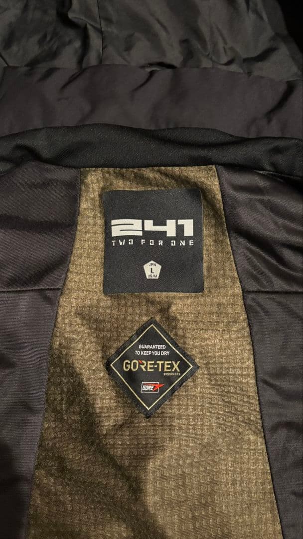 241TWO FOR ONE トゥフォーワン　スノーボードウェア ゴアテックス