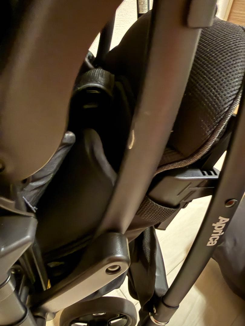 ラクーナクッションフリープラス　aprica ベビーカー