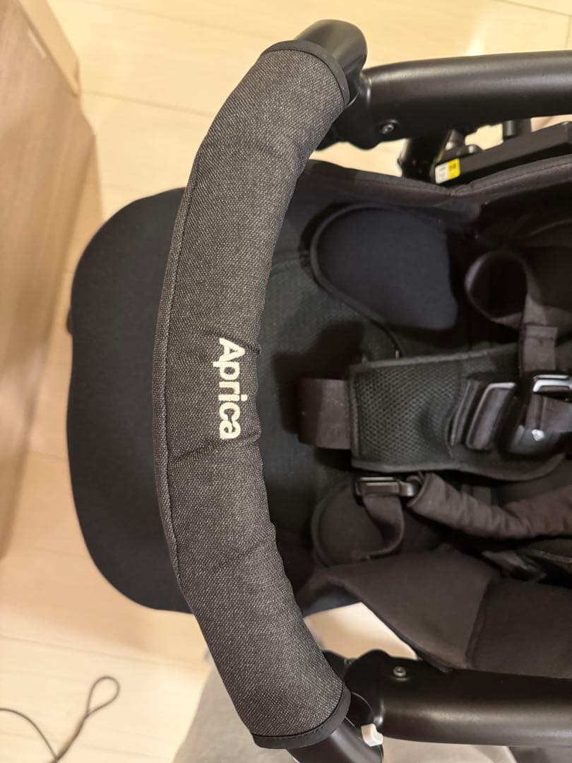 ラクーナクッションフリープラス　aprica ベビーカー