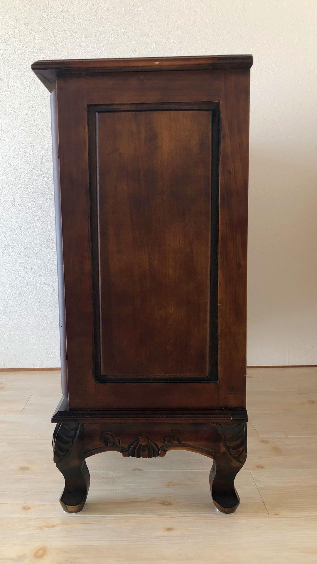 猫足アンティーク風　木製キャビネット