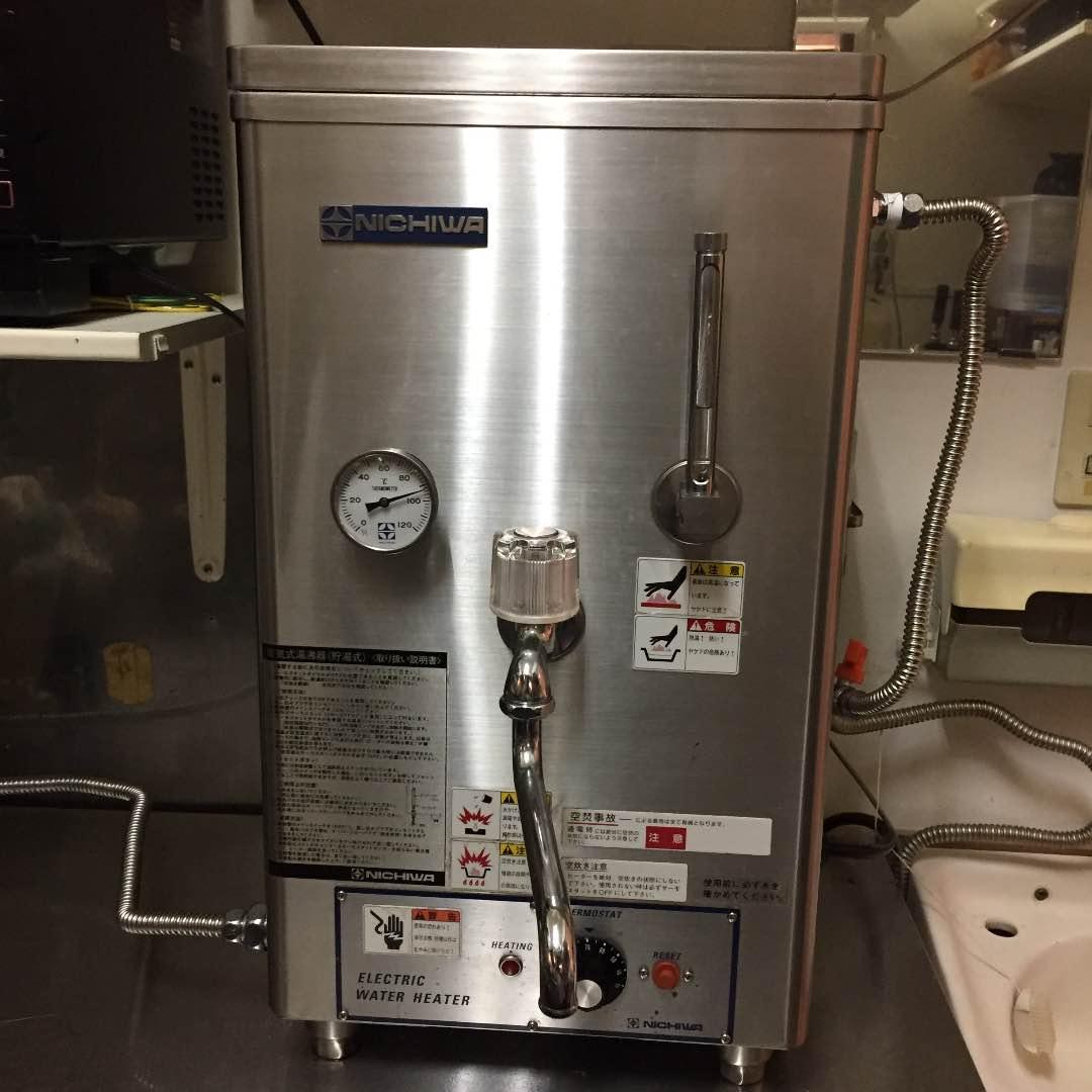 電気湯沸かし器。業務用です。2018.4月に、購入したものです。状態は、良好です