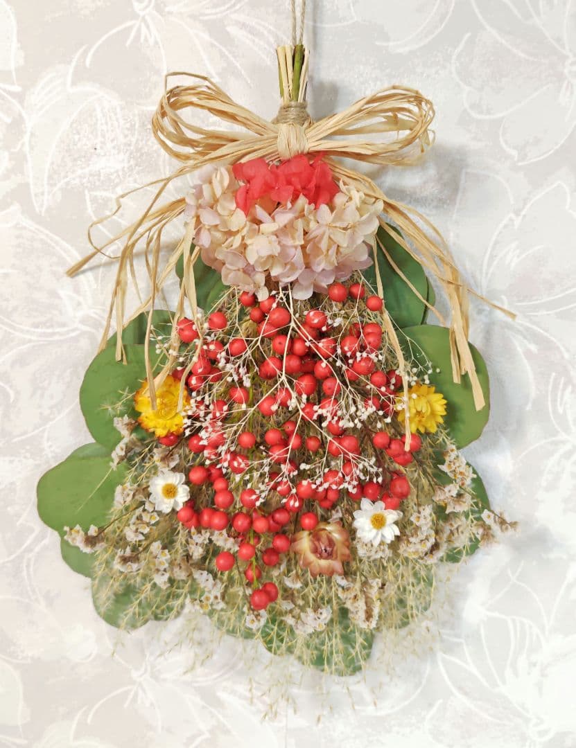 ススキと南天の実、ユーカリの スワッグ ドライフラワー　クリスマス　お正月