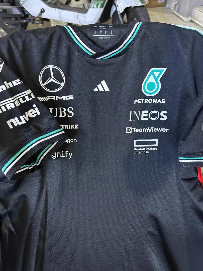 2025 年メルセデス - AMG ペトロナス F1 チーム T シャツ