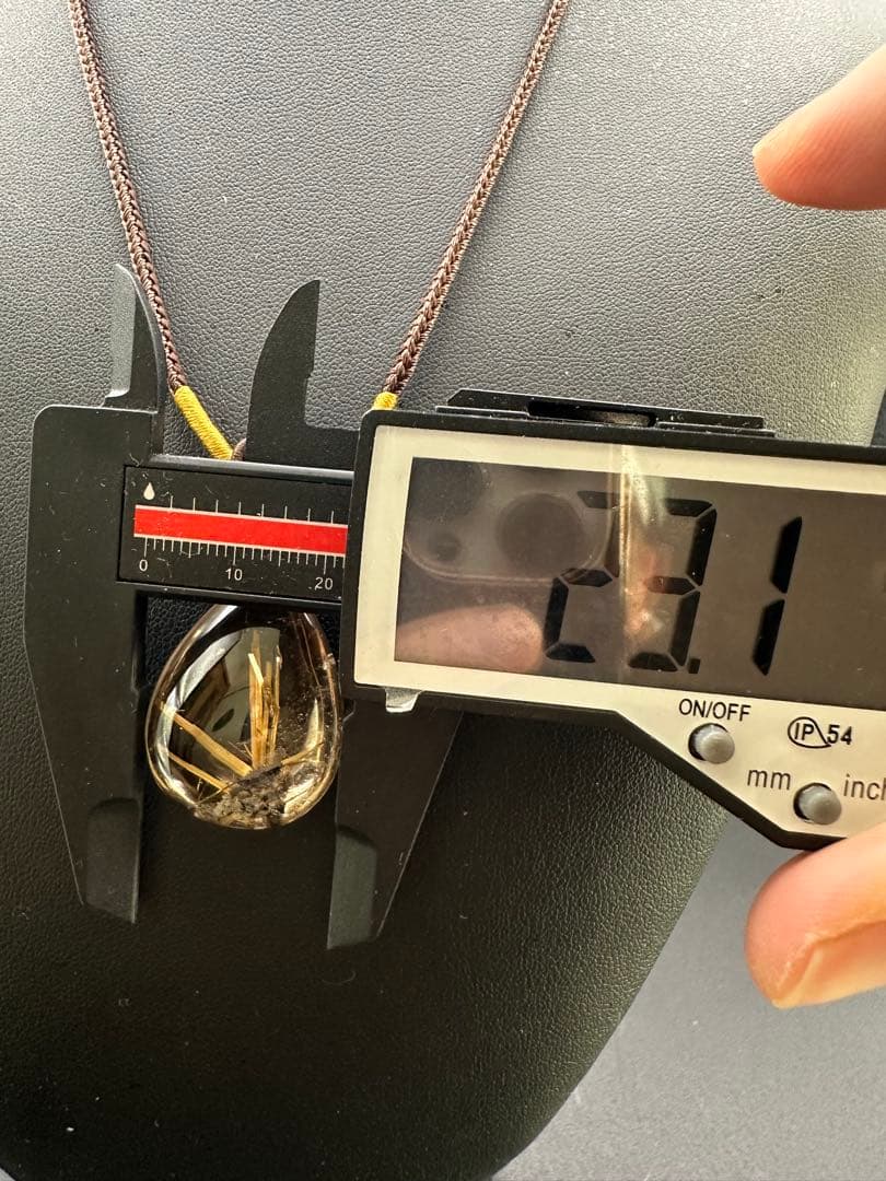 ルチルクォーツの雫型ペンダント