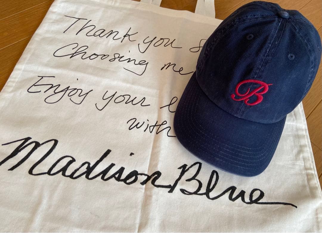 ショッパー布付！ MADISONBLUE ネイビーB刺繍キャップ