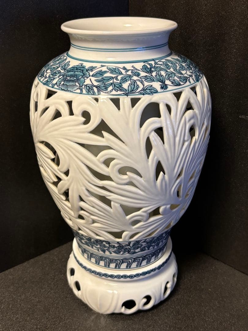 33cm 美濃焼 龍峰窯 染付更紗 透かし　花瓶　飾り壺