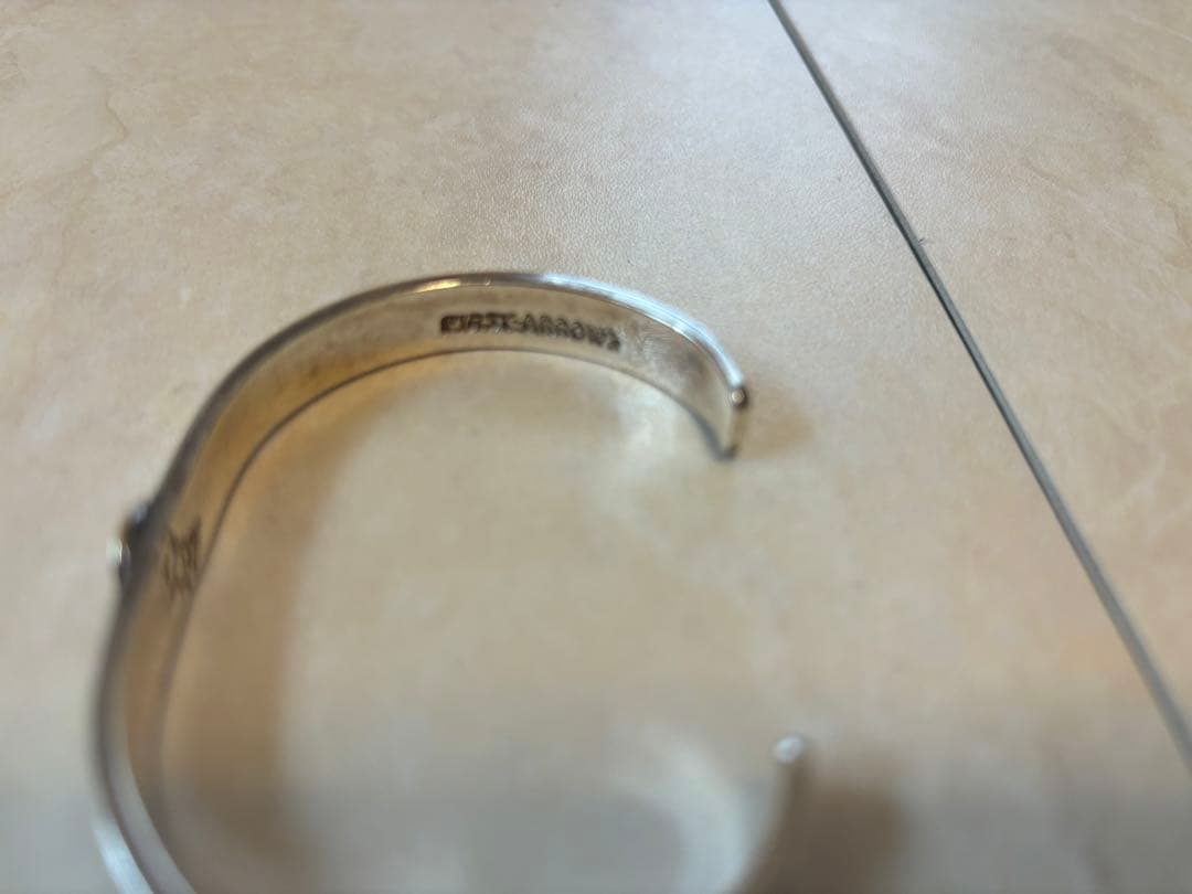 ファーストアローズ K18付き 平打ち8mm プレーンバングル