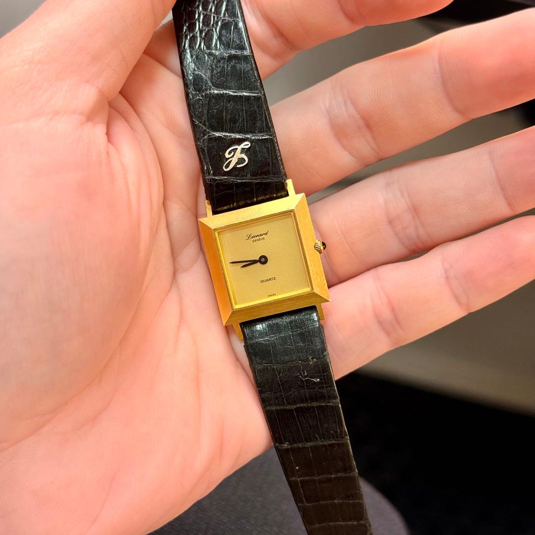 レオナール LEONARD 腕時計 タンク型 ゴールド クォーツ スイス製