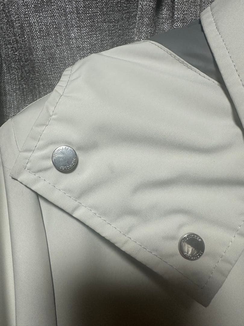 MONCLER ホワイト ステンカラーコート