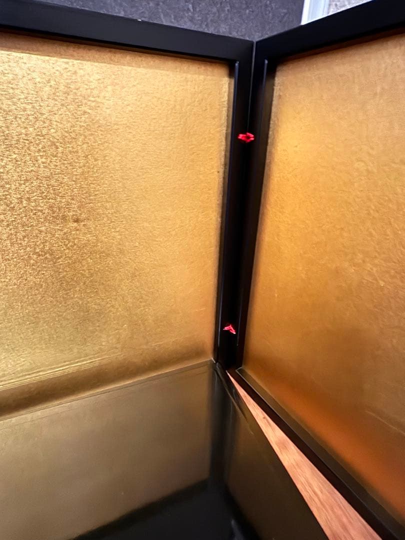 【2/8まで限定価格】【雛道具】金屏風（金沢箔　三つ折）➕黒漆飾り台セット