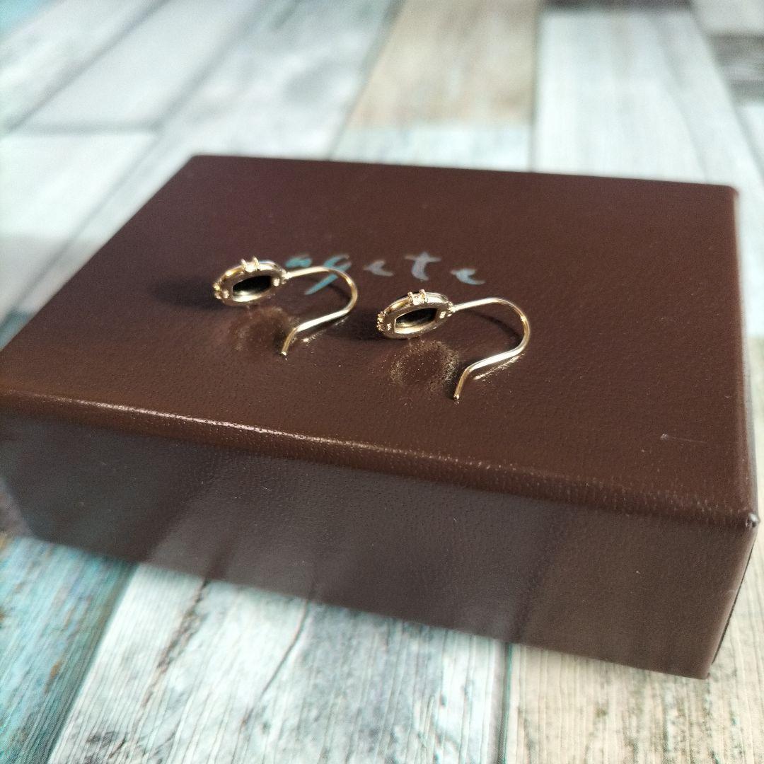 ●希少・完売品●agete【アガット】K10イエローゴールド　黒石　フックピアス