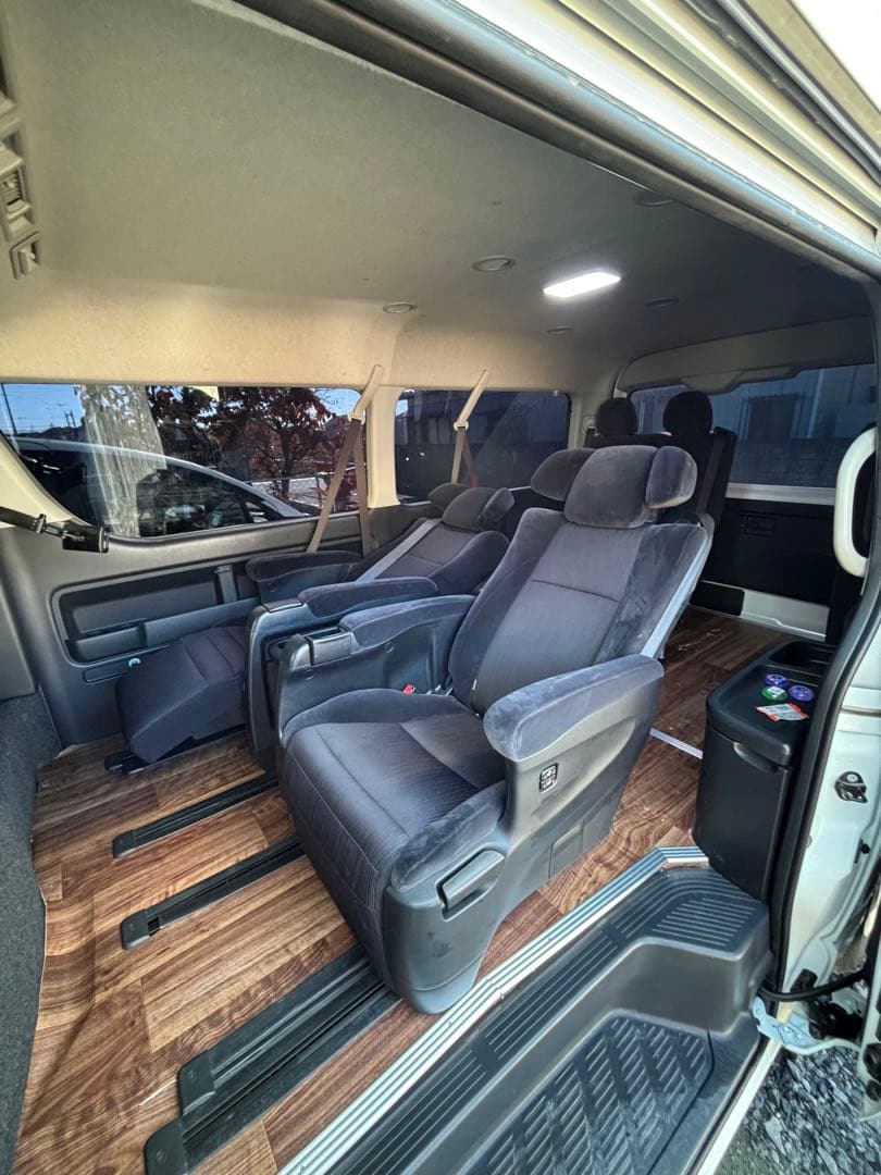 キャプテンシート ブラックファブリック　ハイエース