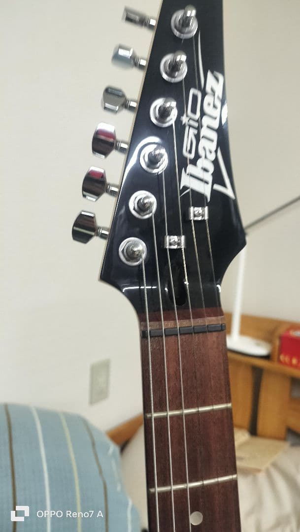 エレキギター 赤黒キルテッド 3ピックアップ　アンプ付き