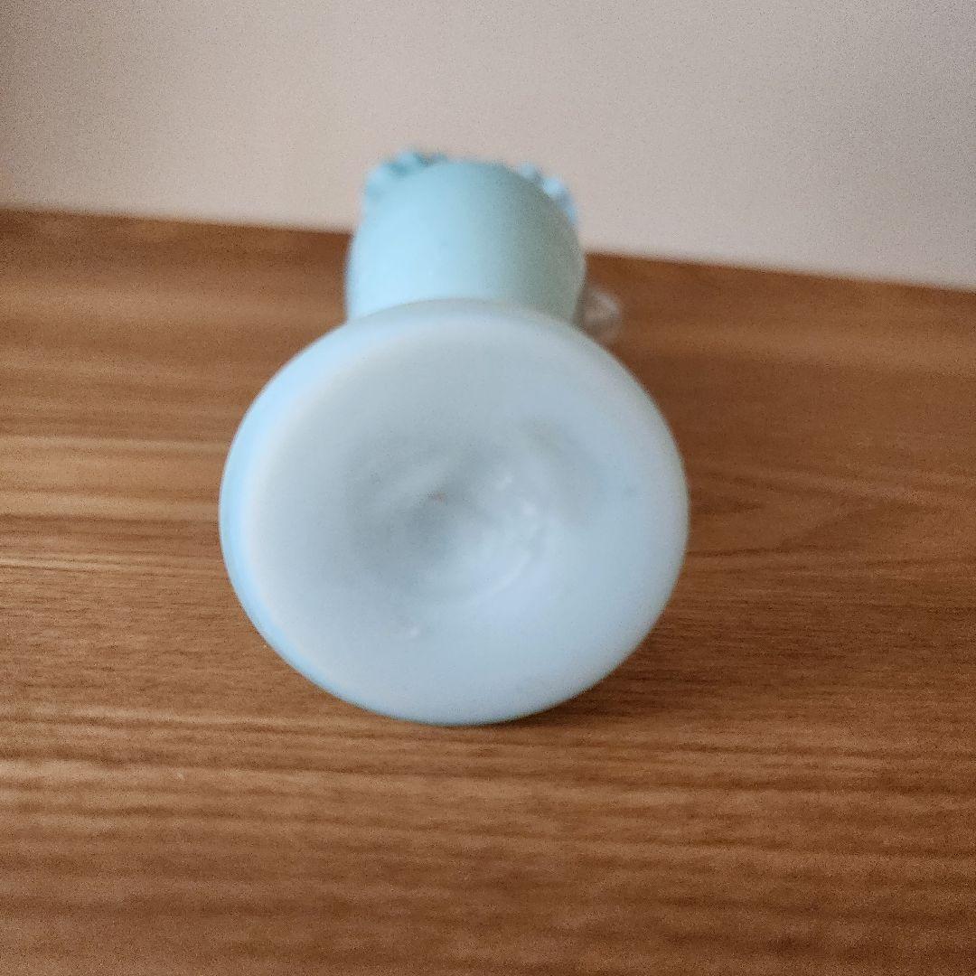 水色ガラス花瓶 フリル付き