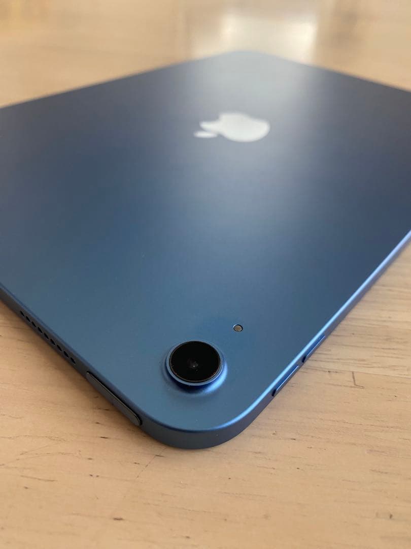 新品同様　iPad （A16） 第11世代　ブルー　 ケース、保護フィルム付き