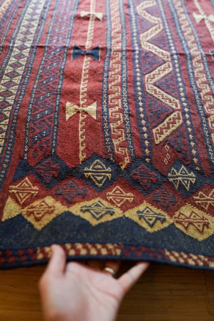 ペルシア オールド キリム 手織り絨毯 ヴィンテージラグ 137×133