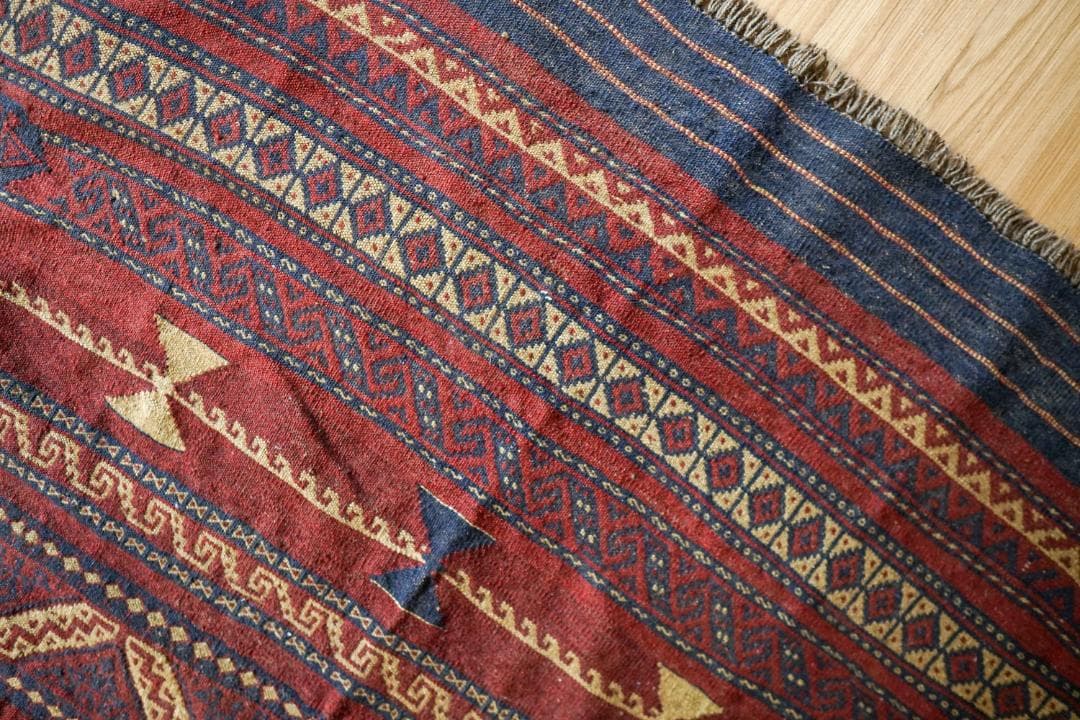 ペルシア オールド キリム 手織り絨毯 ヴィンテージラグ 137×133