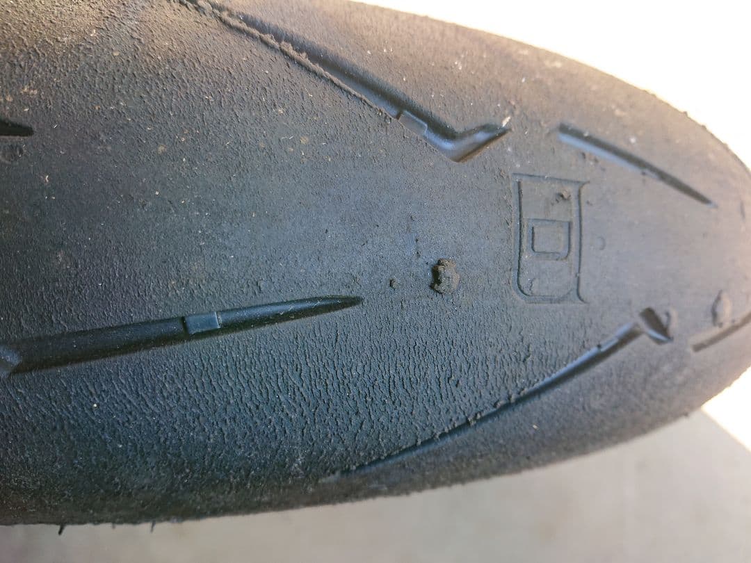 ピレリ スーパーコルサSC V4 120/70R17 200/55R17