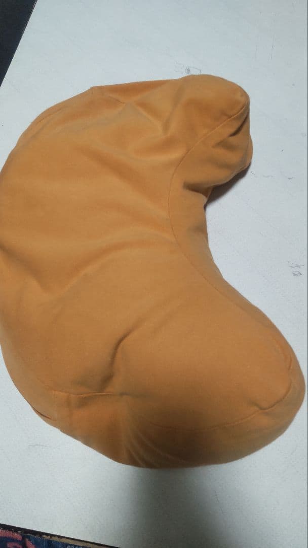 オレンジ色 腎臓型枕