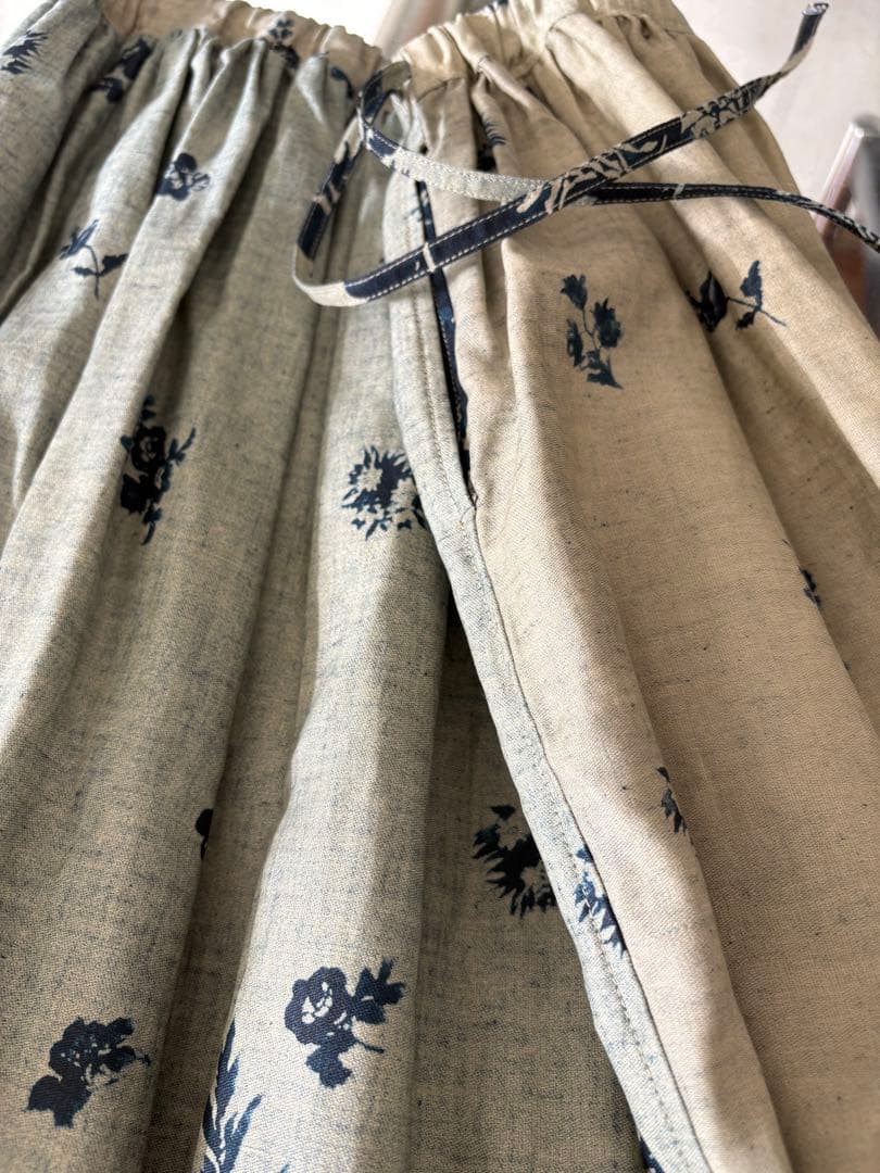 45R インディゴ抜染ローズプリントのイージーギャザースカート 45rpm