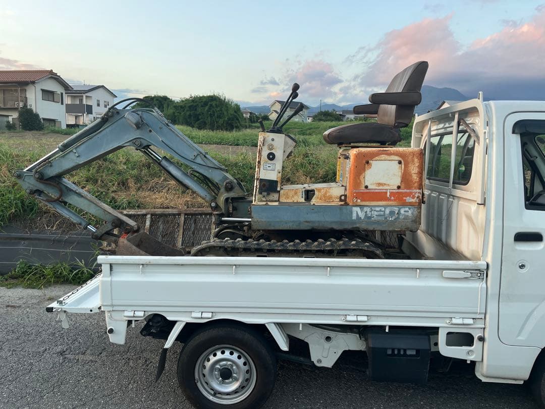 小型バックホー ホワイト/オレンジ