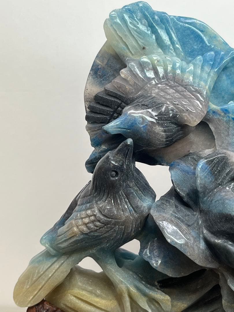 天然石　トロレアイト　カービング　薔薇の2匹の鳥　彫刻台座付きNo.1254