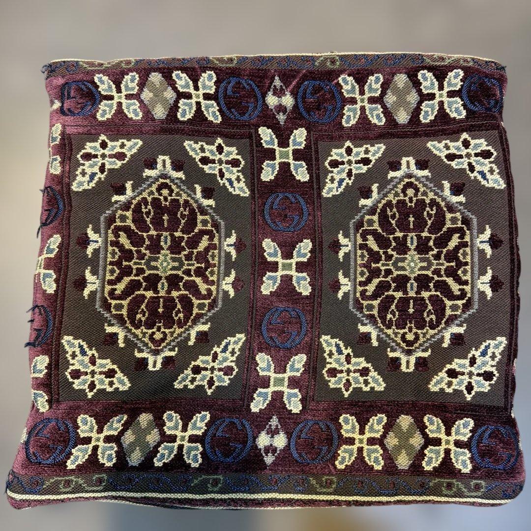 GUCCI グッチ　幾何学模様 クッションカバー　紫　☆レアです。