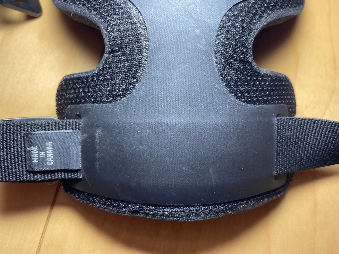 実物　Arc'teryx(アークテリクス)　ニーパッド　黒