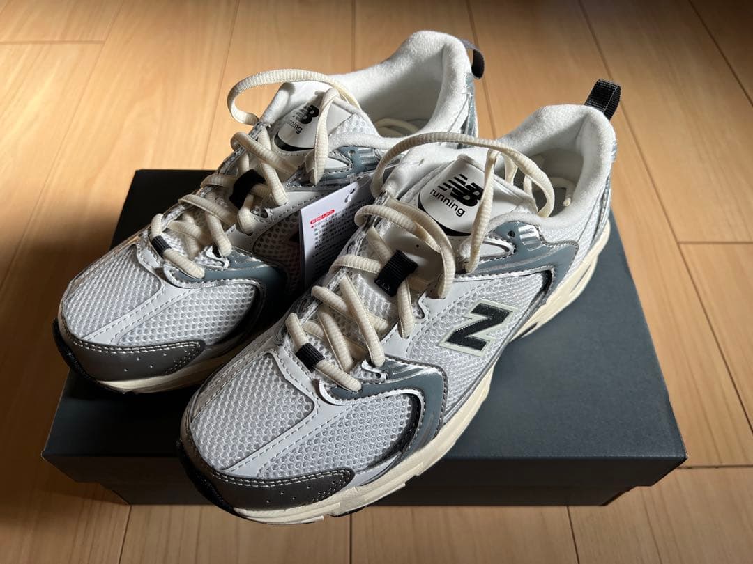 <New Balance>U530ESA スニーカー
