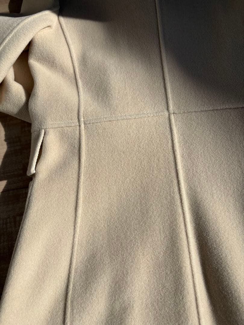 セオリー　オフホワイトのコート