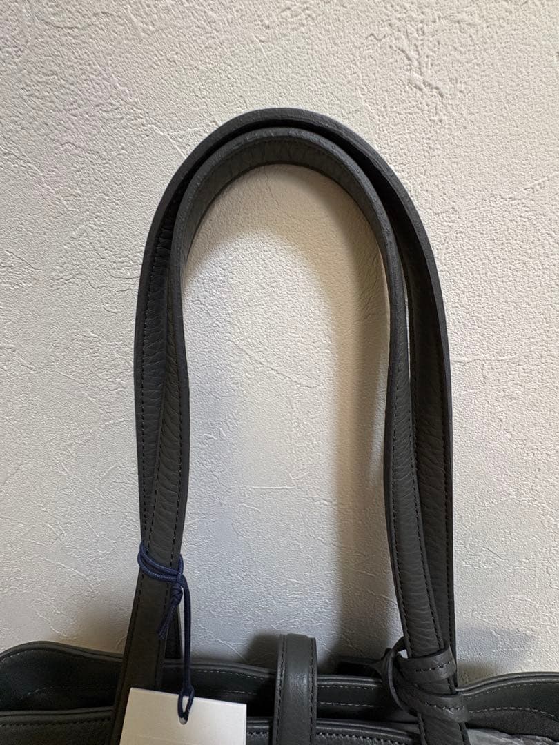 ペッレモルビダ チャコールグレー スリムレザートートバッグ 未使用 MB069