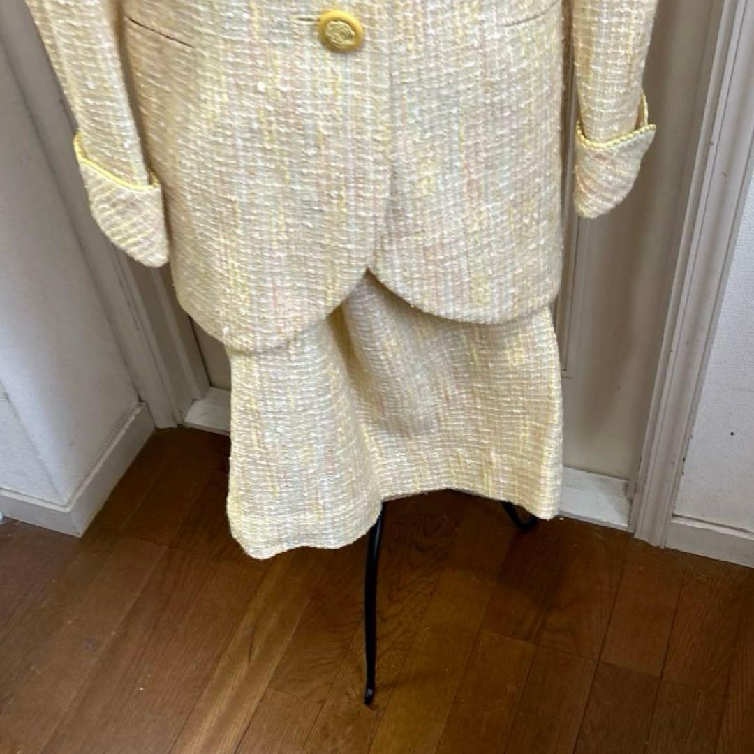 マギーのクリーム系高級ツイードスーツ